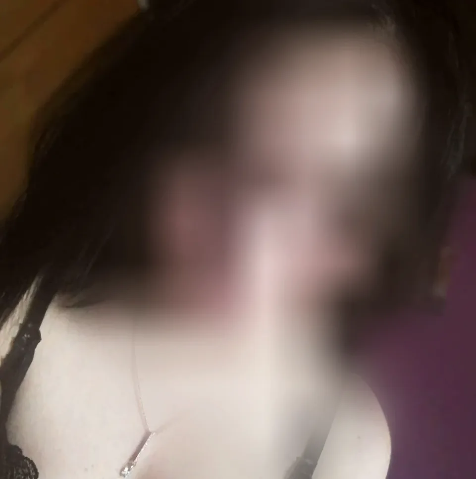 Amelia, 32