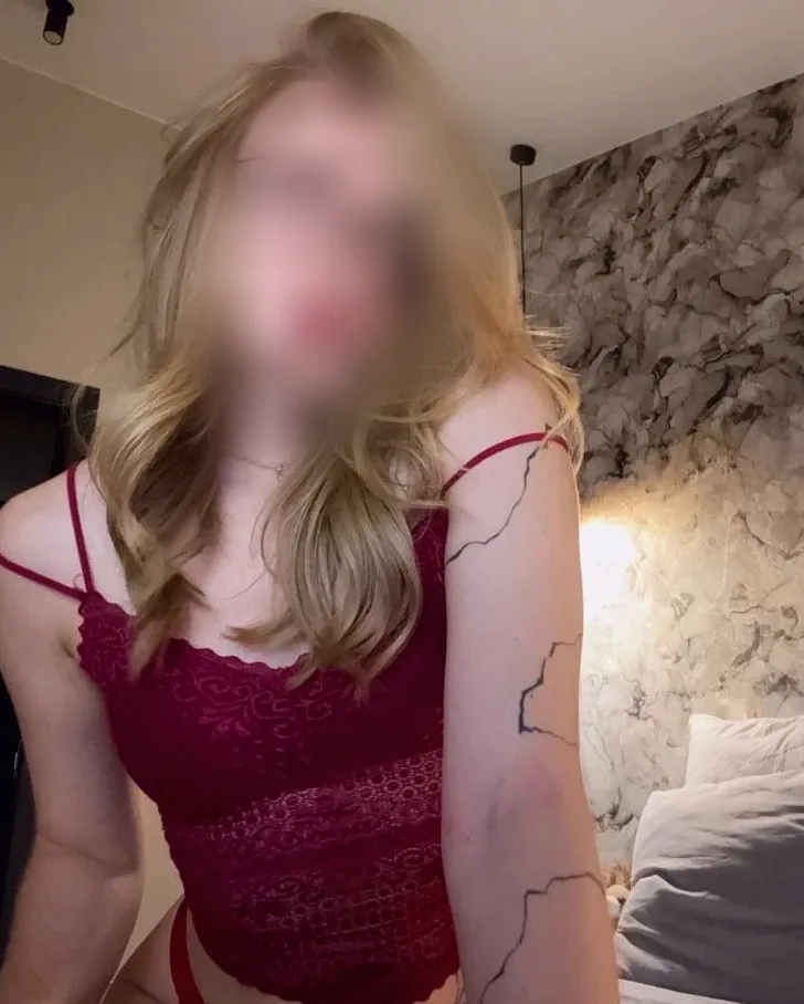 Kayleigh, 22