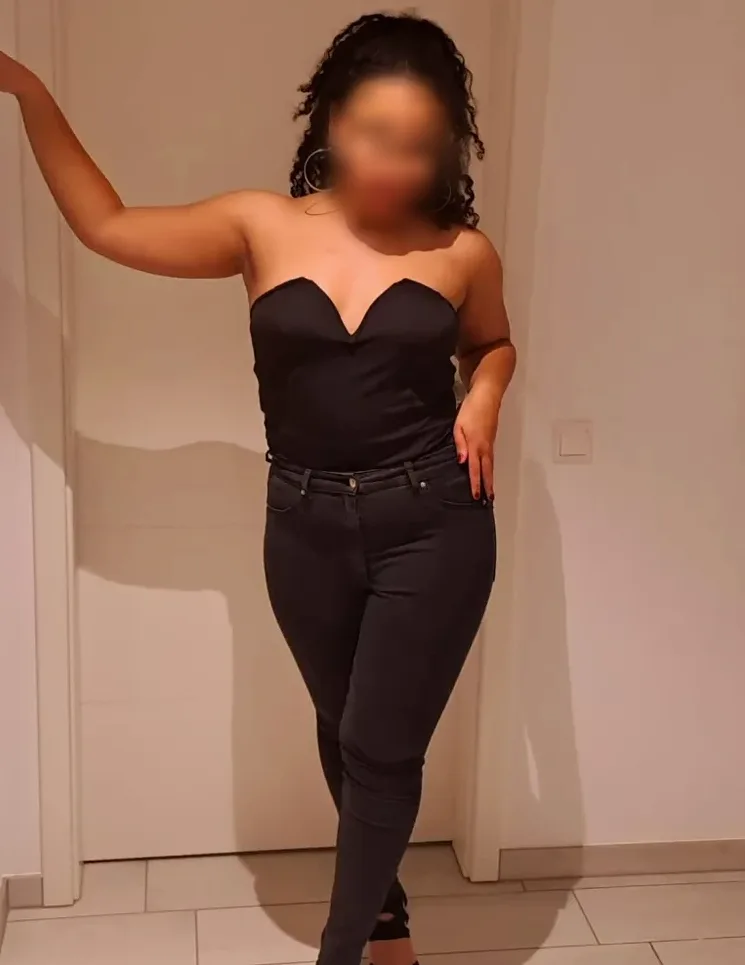 Mila, 27