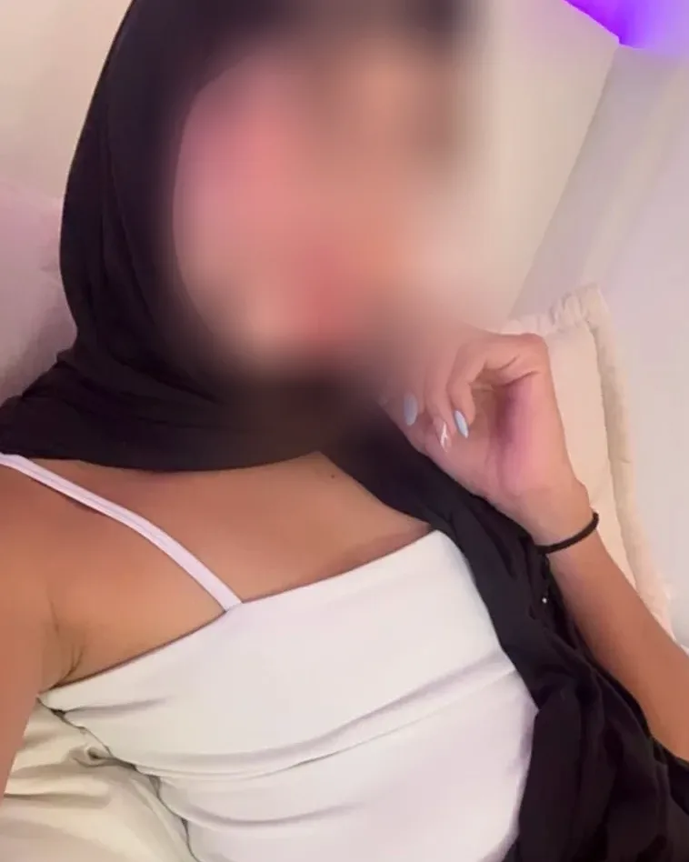 Poppy, 24